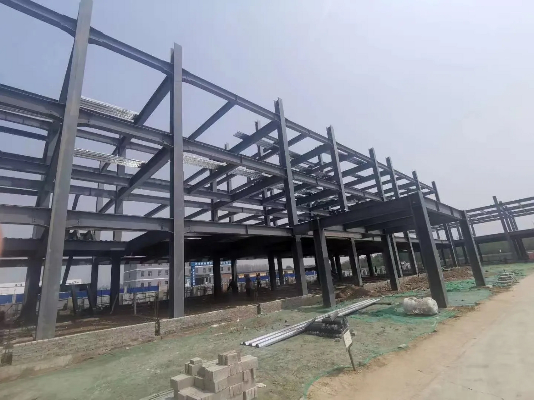 北京做阁楼楼梯的公司搭建钢结构电梯井楼板梁加固施工