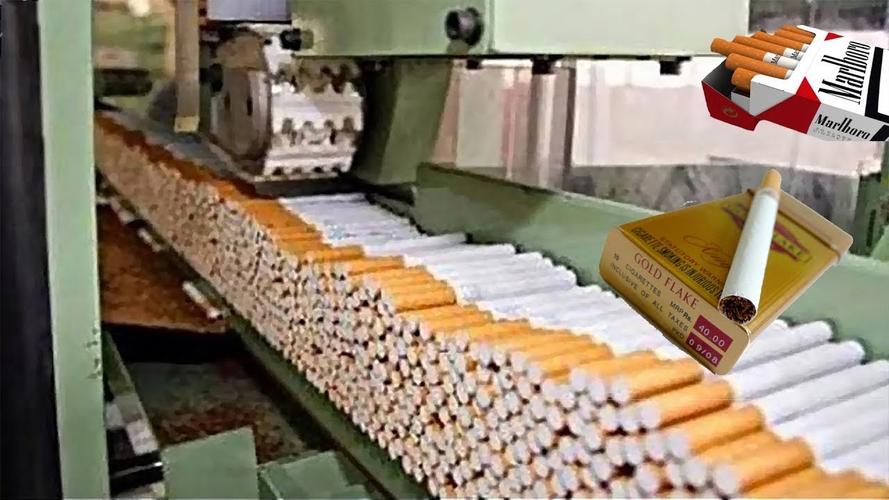 在云南玉溪卷烟厂的车间,工人每天经手好几吨烟叶原料