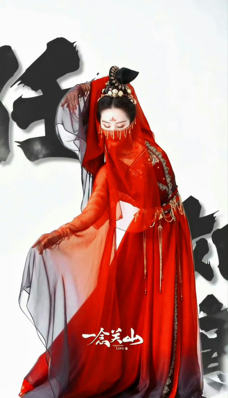 裙摆摇曳,步伐轻盈,这是任如意,在这盛世画卷中独自翩翩起舞?