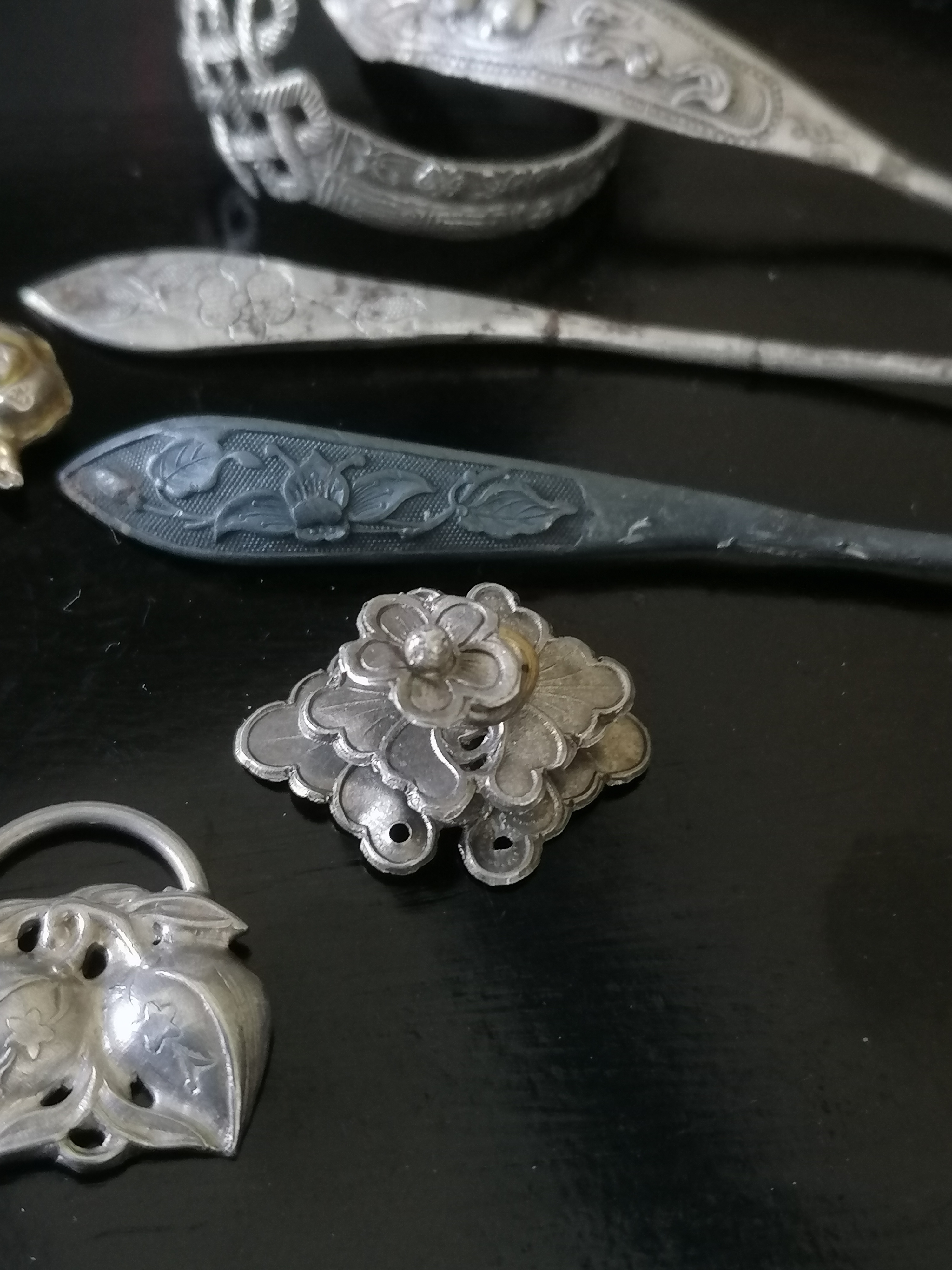 一些即将更新的明清民国老银首饰,包括老银皮球花指环