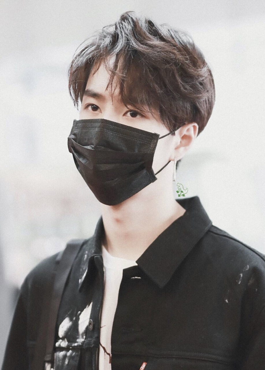 王一博# 戴口罩也盖不住你那帅气的脸,盖得住面容盖不住那天生的浦适