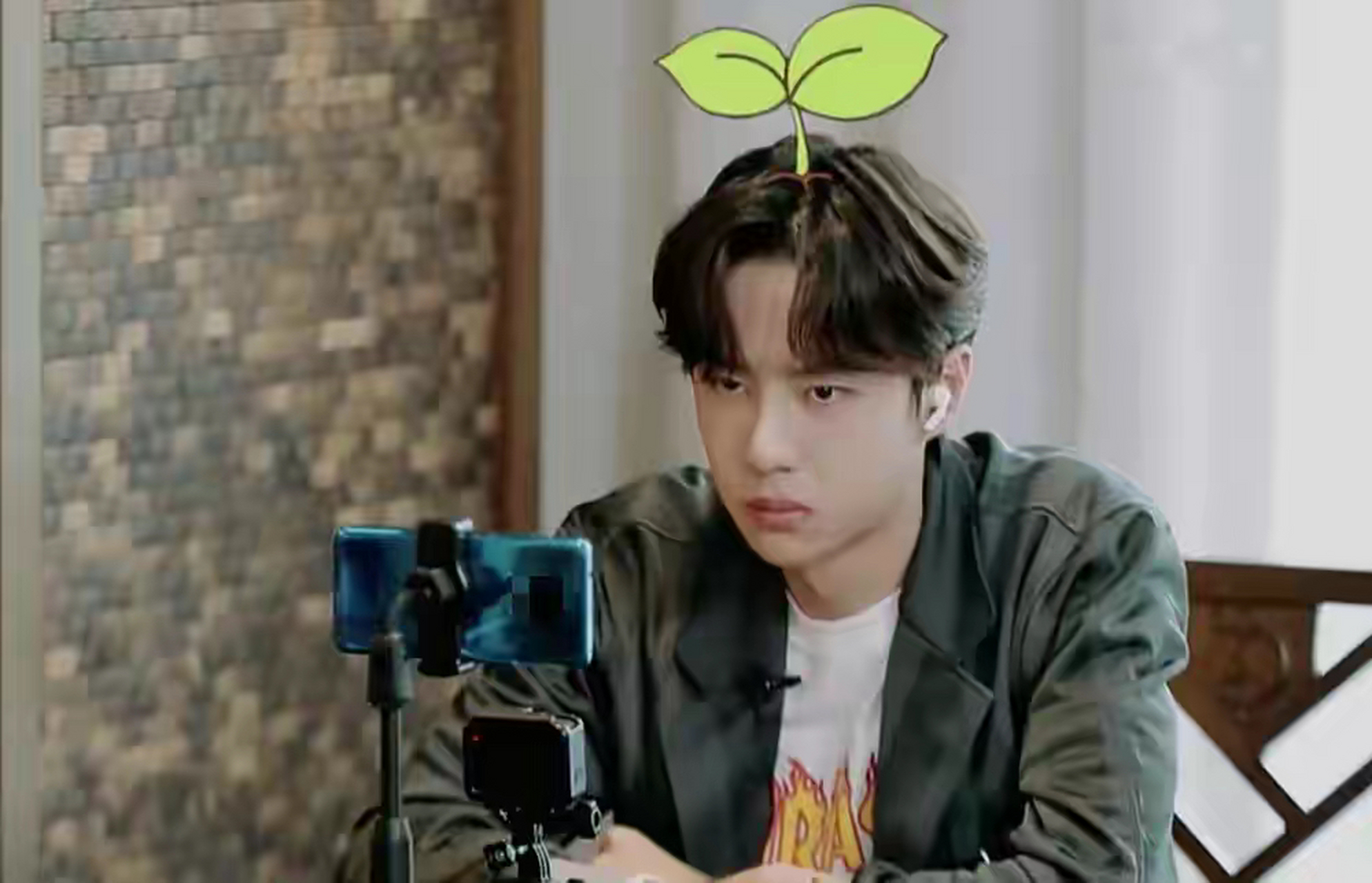 天天兄弟团宠王一博系列:王一博因为拍戏而无法和天天兄弟一起录制,有