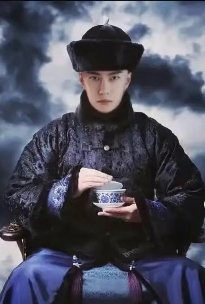 无意中刷到的一张图片,有点像清朝扮相王一博哈,这个贵气的王爷太有