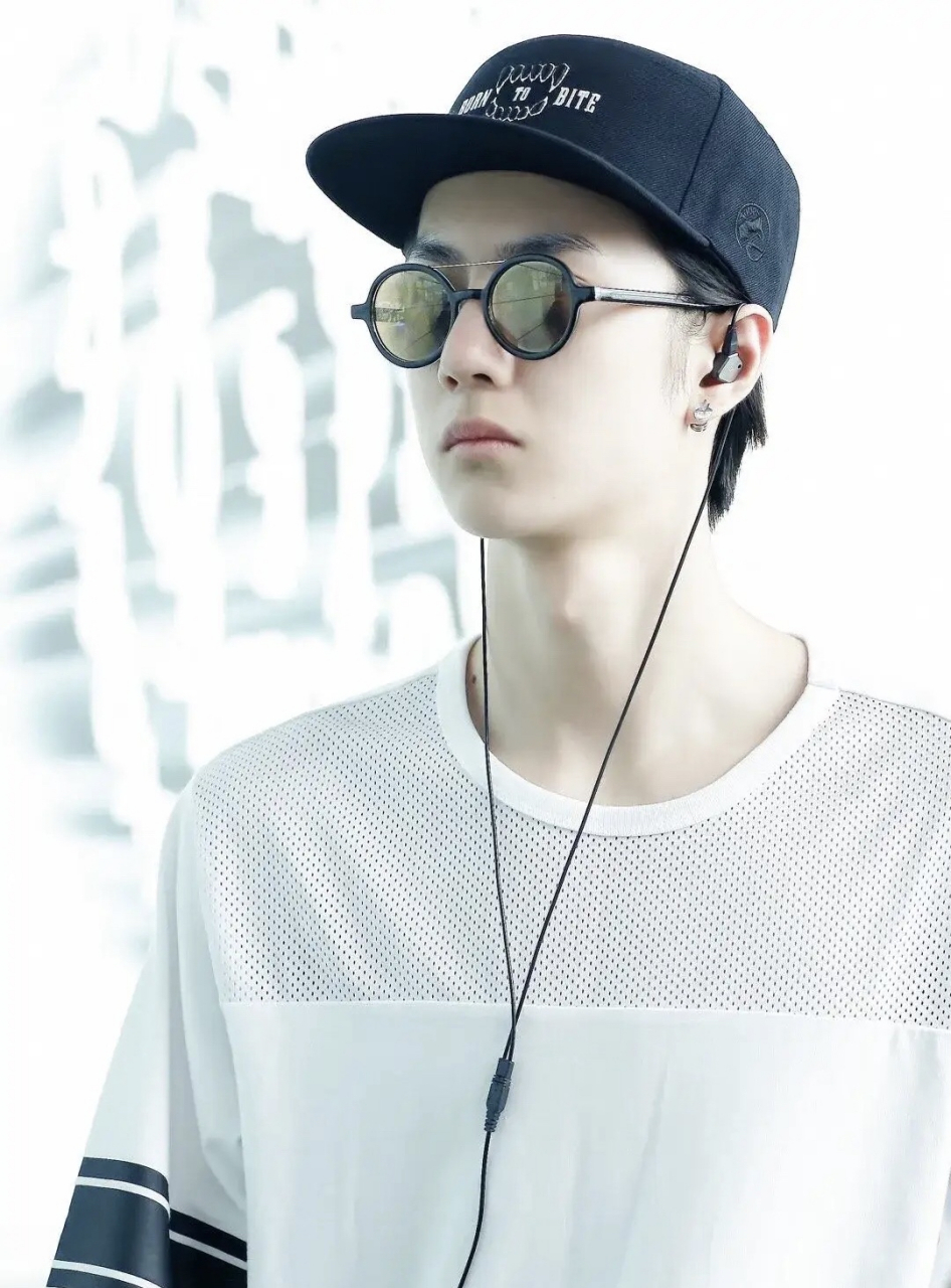 酷小孩～王一博[比心]