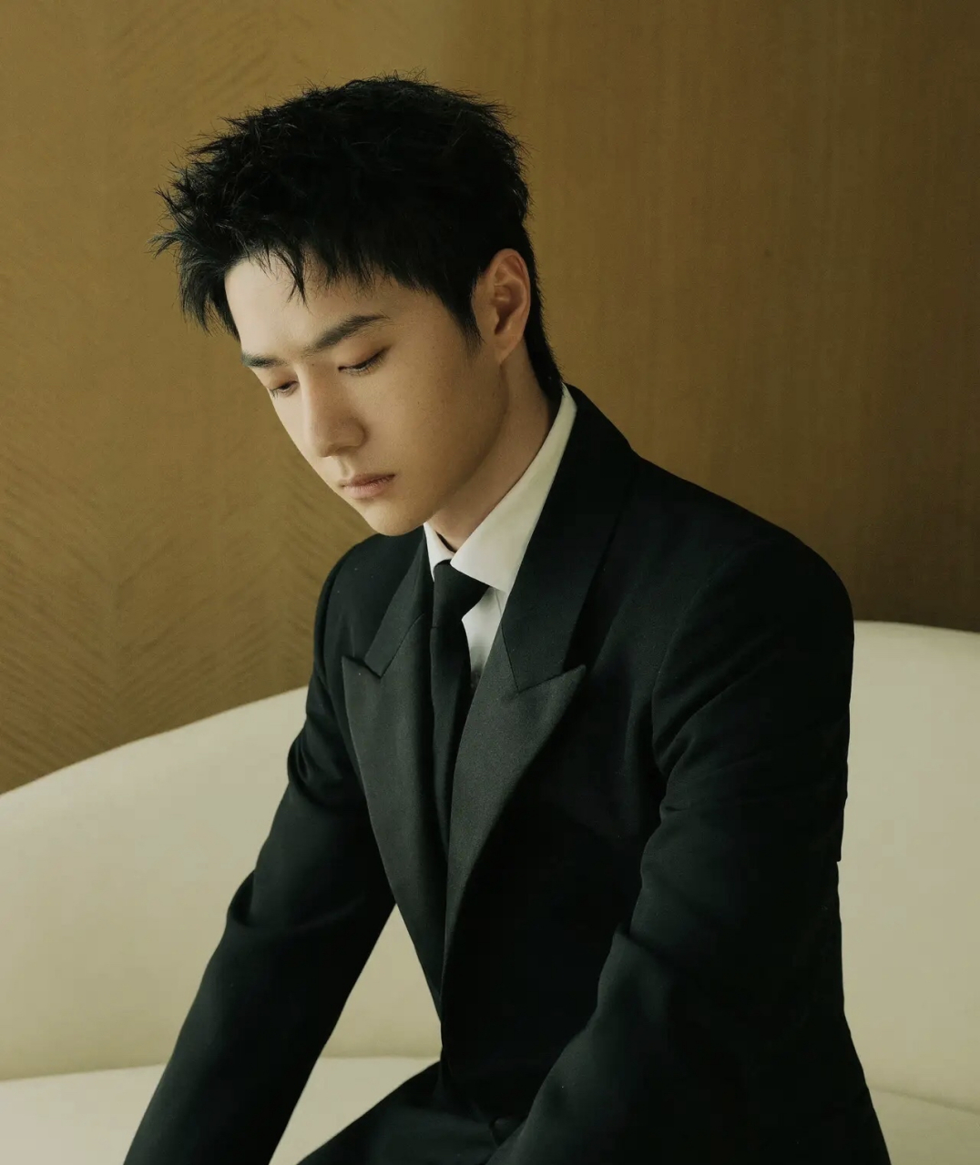 王一博穿西服,又正又帅,那该死的高级感有着让人无法抗拒的魅力[比心]