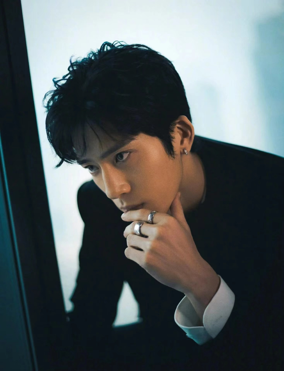 张慧雯家里有抓娃娃机,没事就在家里练抓娃娃  2.