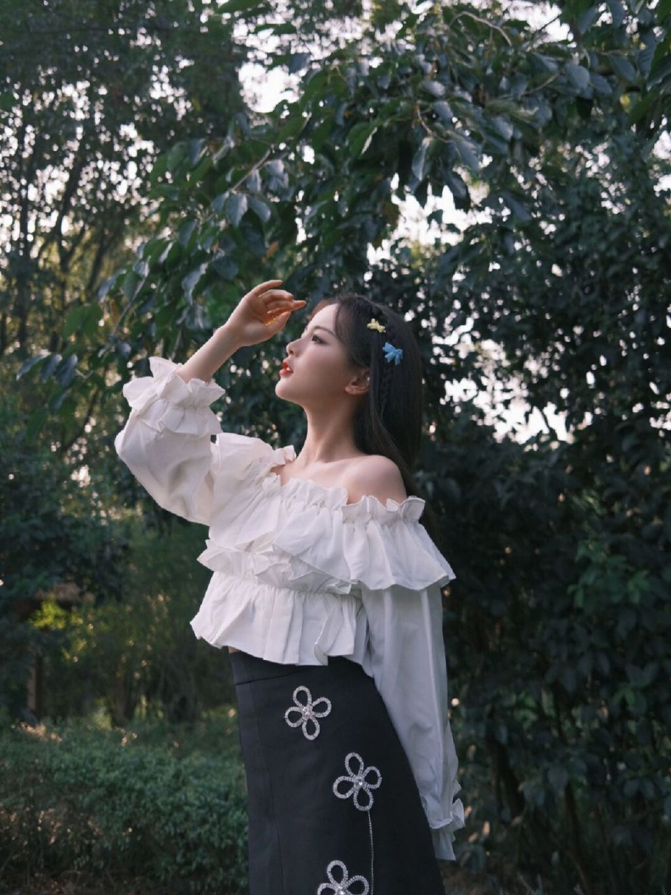 李沁还是非常重视流量的,挑合作对手时也会看一下对方是否有一定的