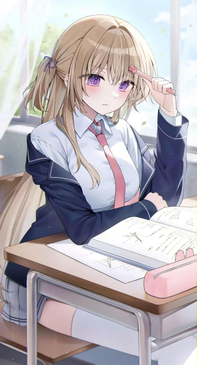 "金色的阳光洒在课桌上,金发少女静坐其间,身着学生制服,书香气息扑面