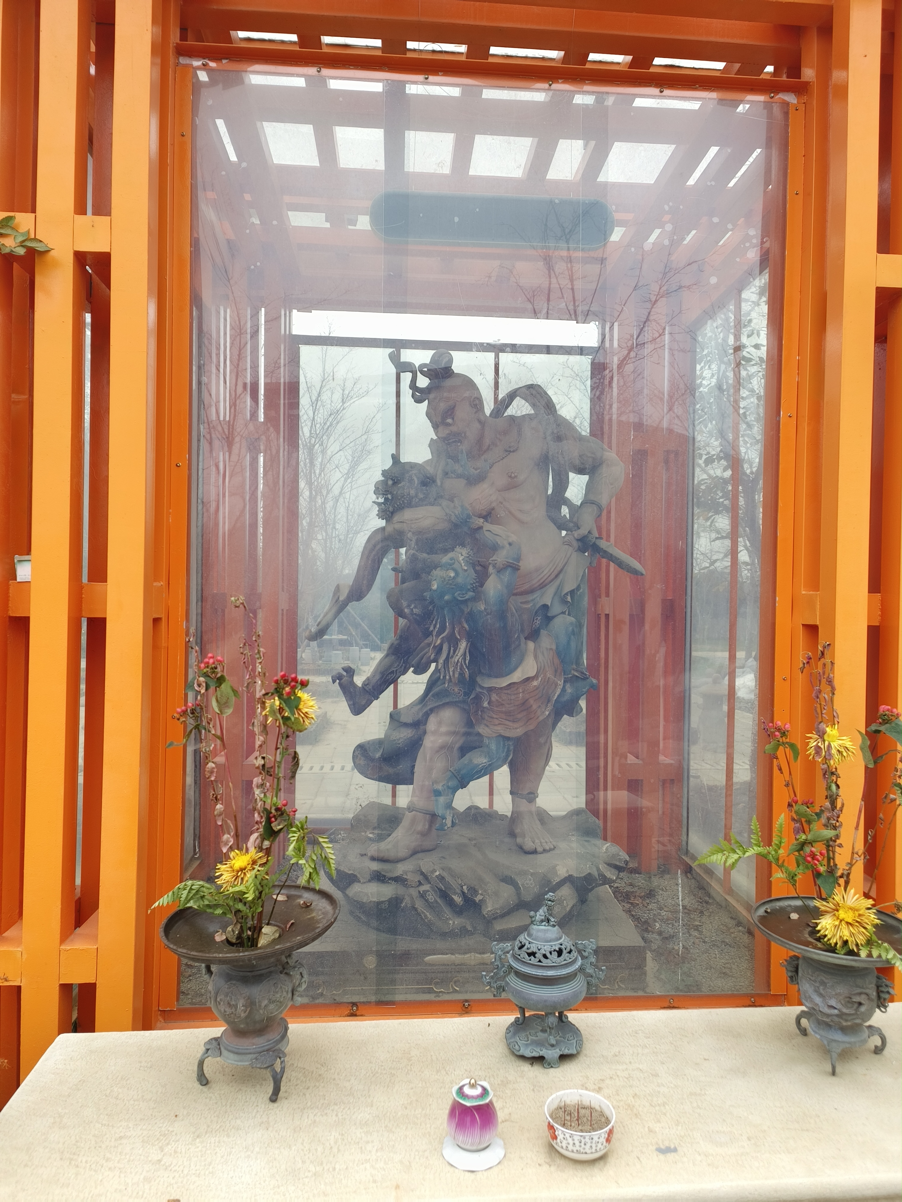 朋友说去拜弥光老和尚真身,来到黄陂的石观音寺.