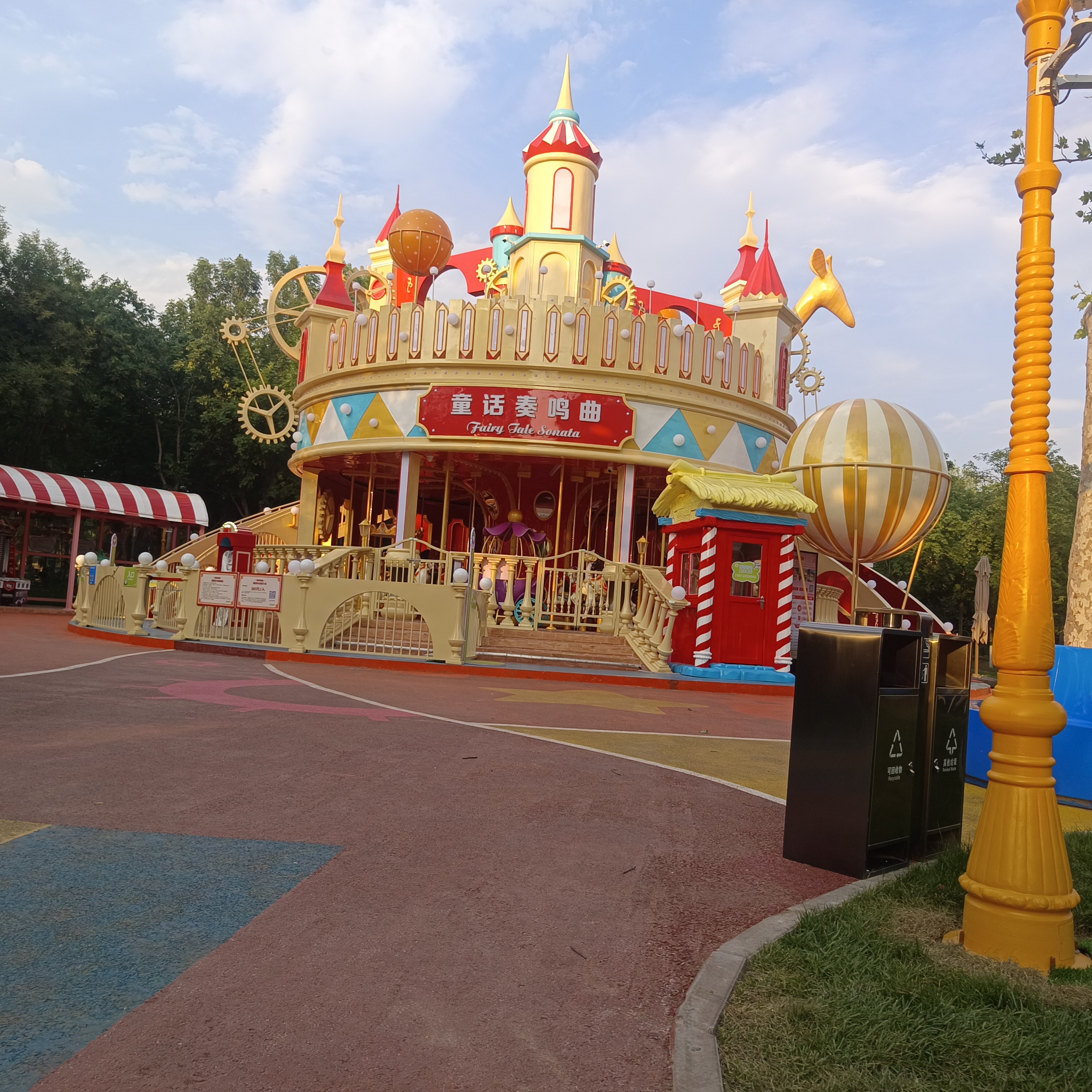 看着她们无忧无虑地玩耍,我心中满是感激和幸福