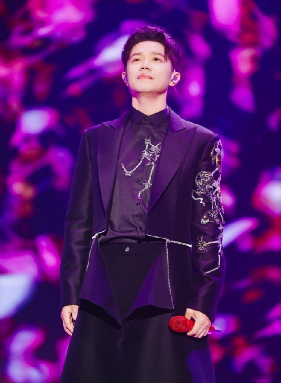 《凤凰传奇》曾毅,竟然越老越年轻?