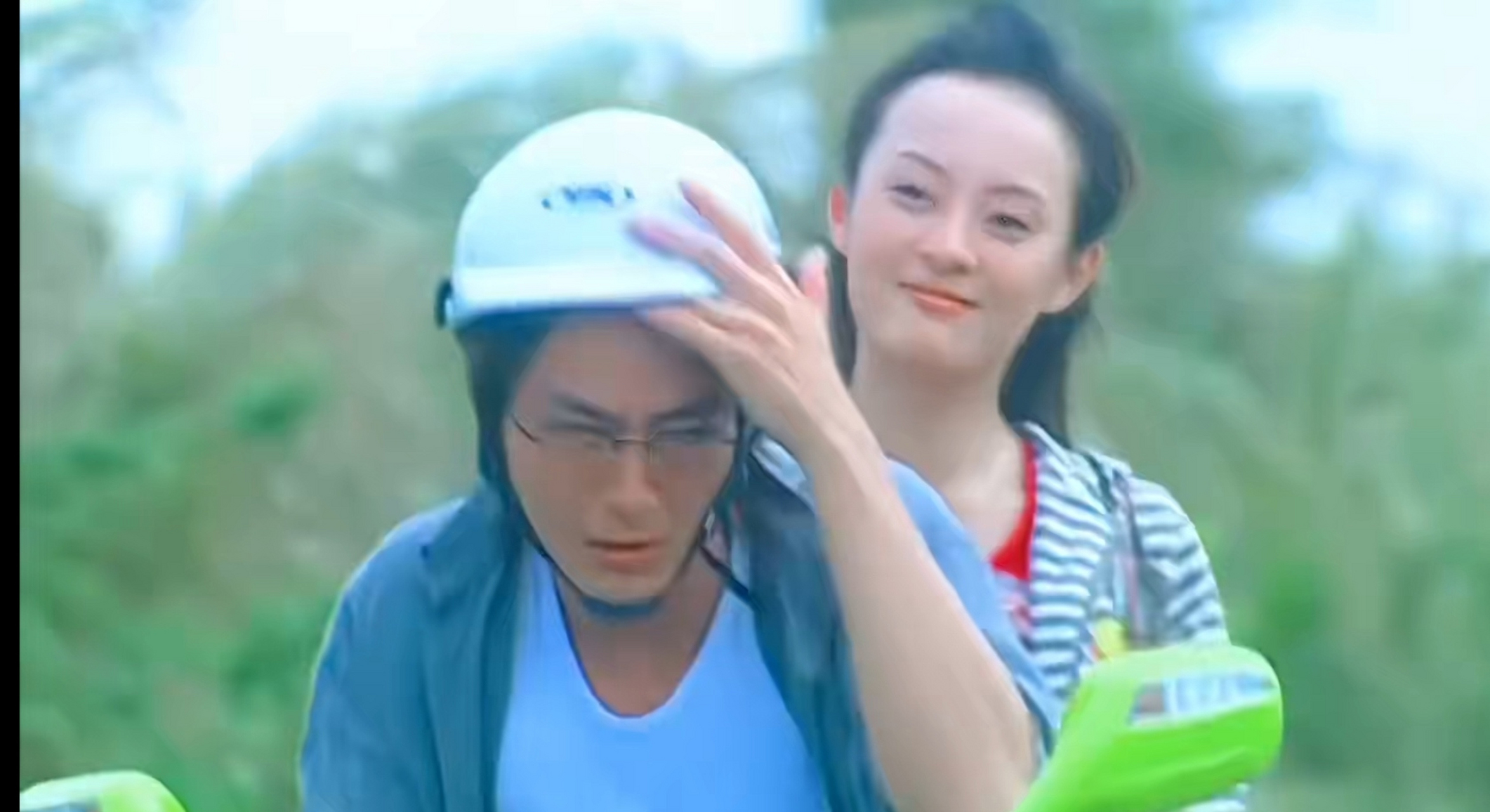 孙俪和霍建华竟然一起演过电视剧,《屋顶上的绿宝石》,孙俪在这里面