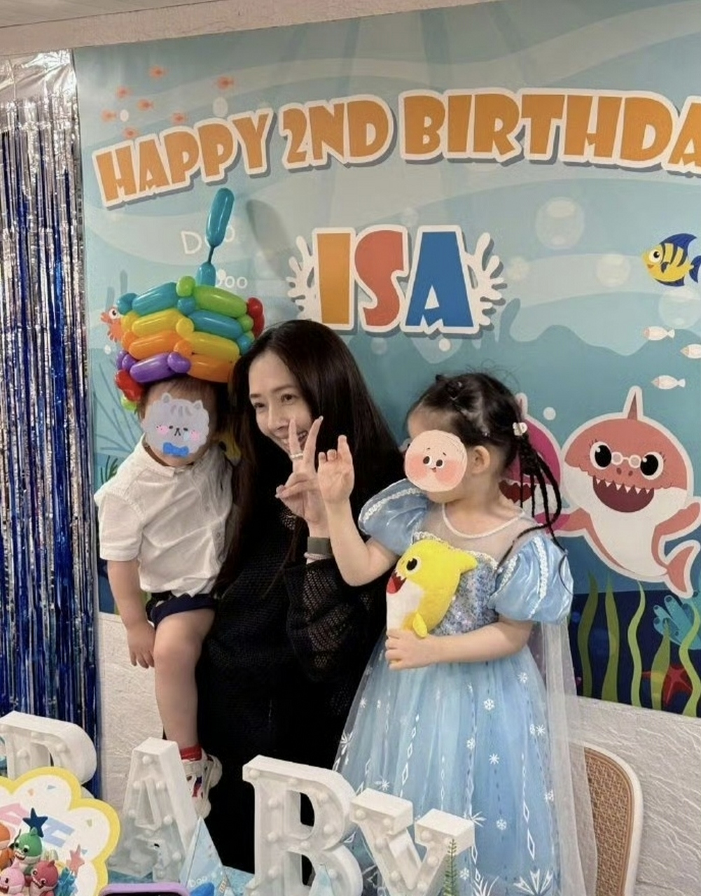 郭碧婷和向佐为2岁儿子过生日,她家女儿和儿子都好可爱,怪不得向太