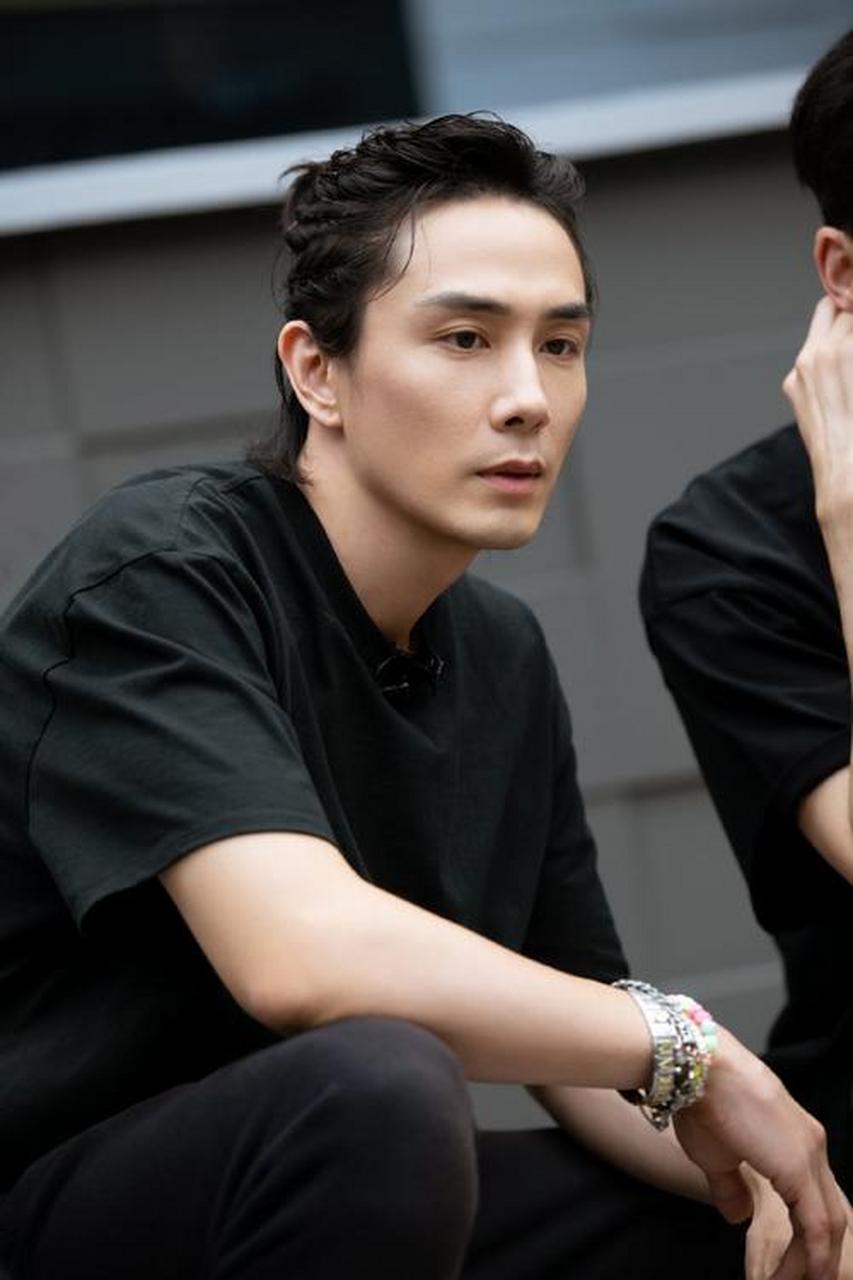 李承铉说,自己用过的东西,觉得好用就会当成礼物送给别人,他曾经就把