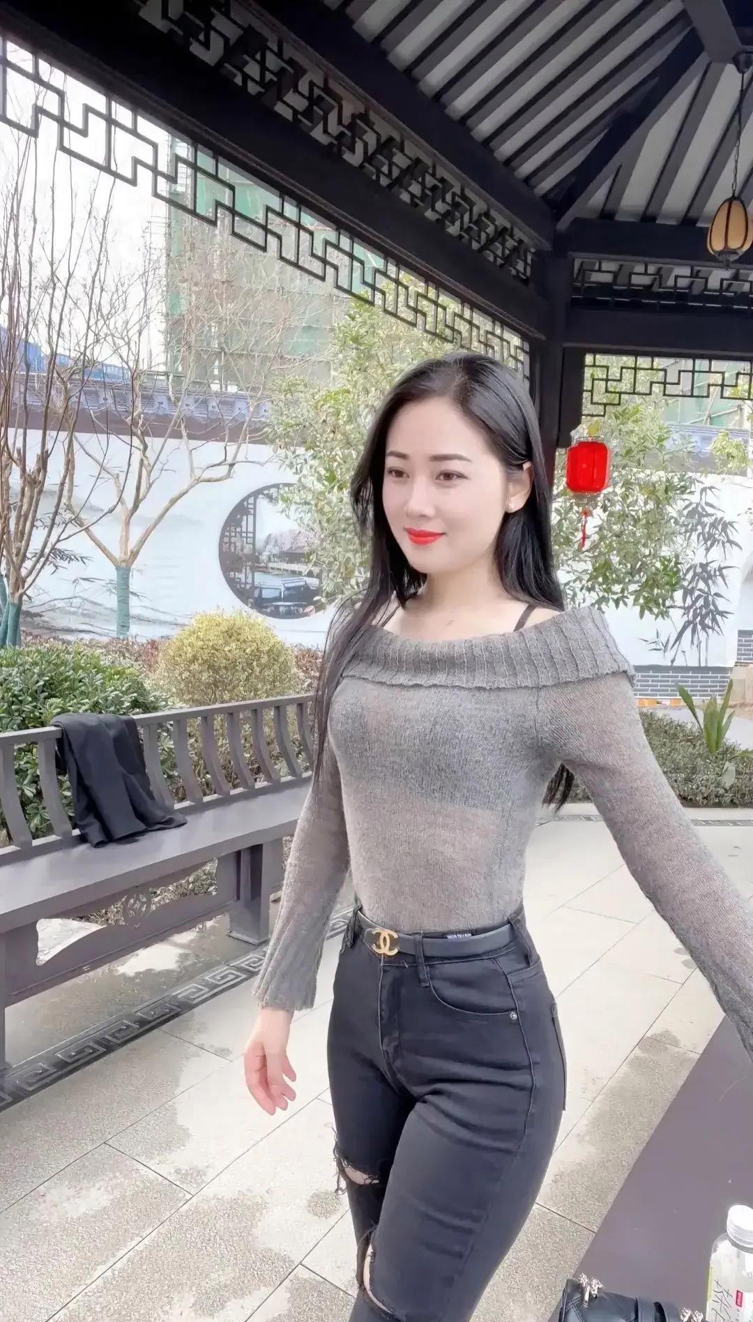 大姐的魅力不减当年啊!#养眼美女# #气质# #女神