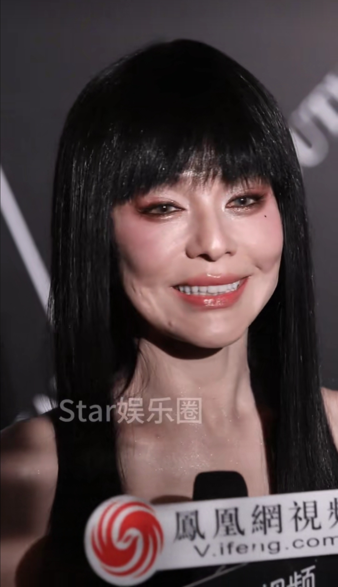 咋一看有一种头发里面贴了拉脸皮的透明胶