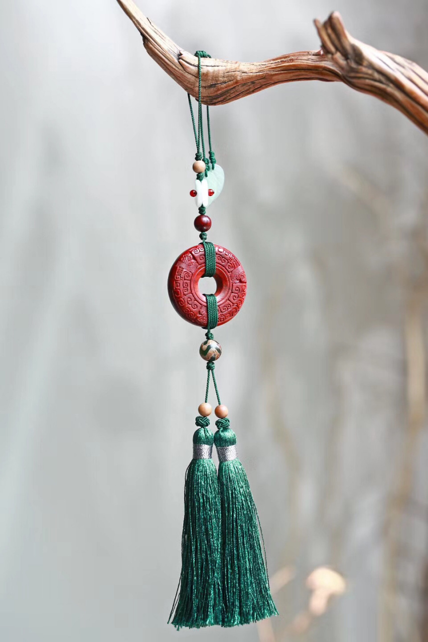 青笺画卿颜,鸢语慕君年.