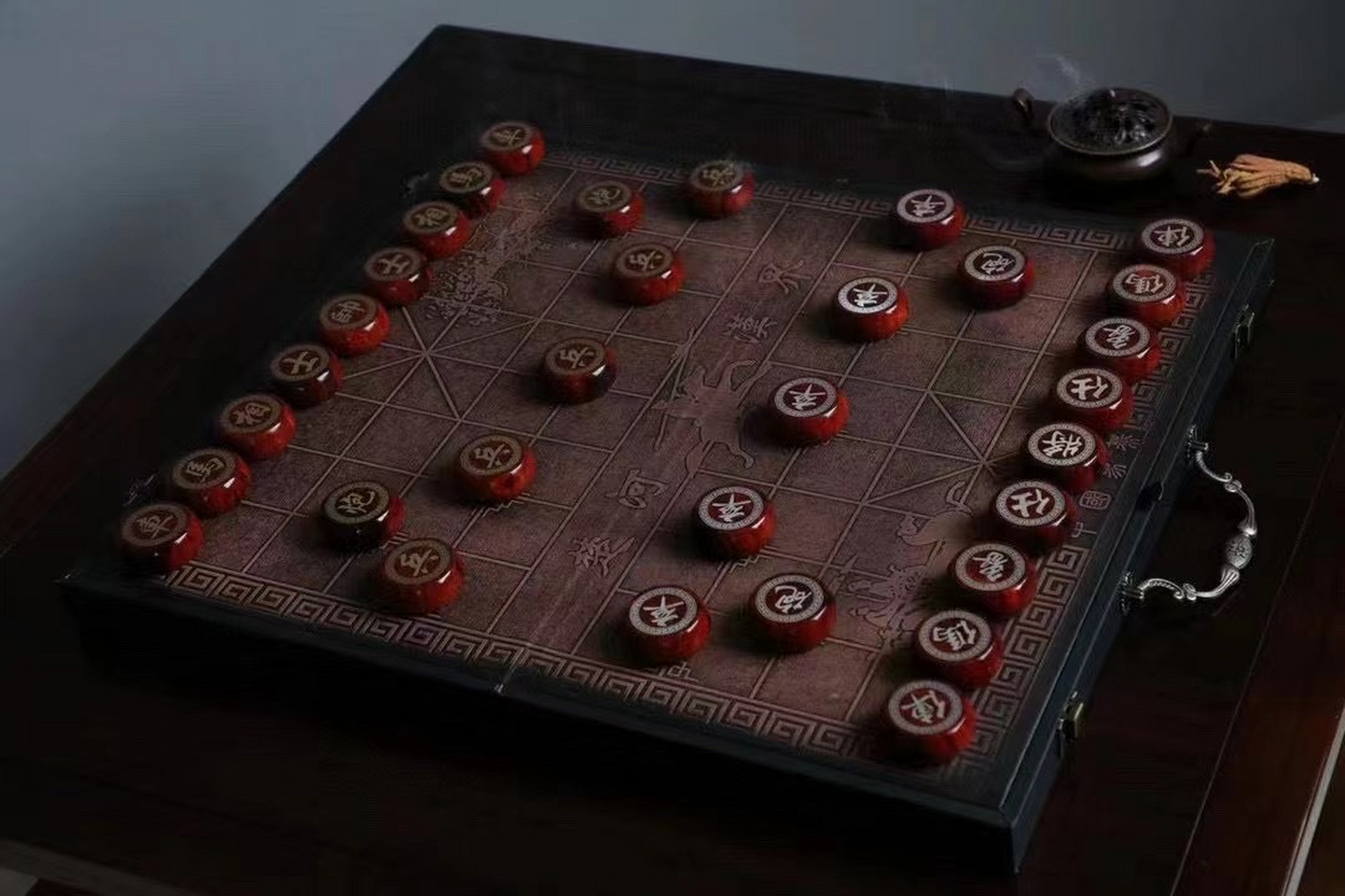 象棋 印度小叶紫檀拆房老料制作,纯手工镶嵌(非遗传承手工银艺),高