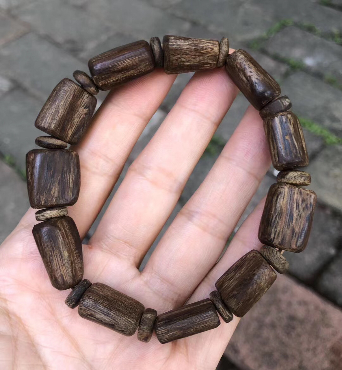 老料文莱沉水浮沉香随形手串 颗粒圆润,打磨光滑,生闻甜蜜甘凉,结油