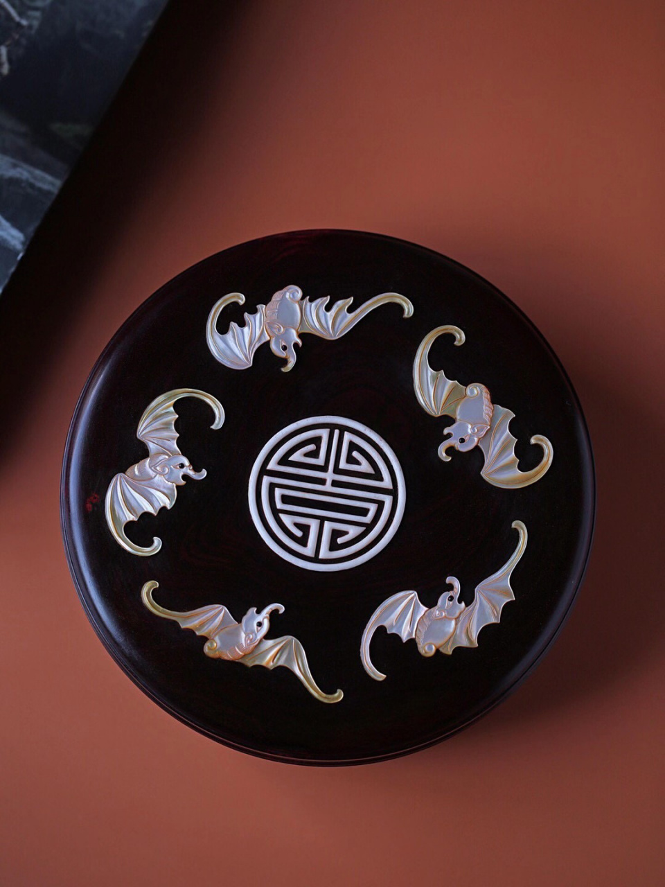 紫檀【五福捧寿】圆盒  盒面五只蝙蝠围绕寿字纹, 五福捧寿,多福多寿