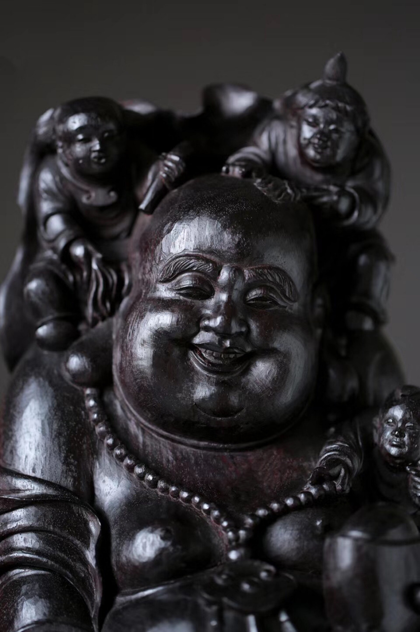 紫檀【六子戏弥勒】摆件  弥勒佛肚大腰圆,赤脚袒胸,左捧金元宝,悠然