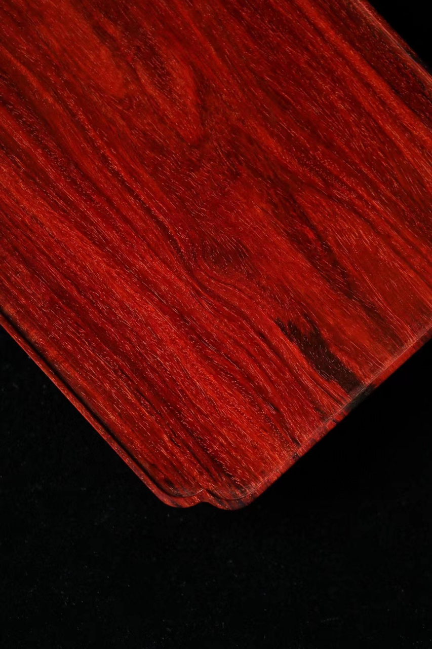 小叶紫檀四方委角干泡台   干泡台呈四方委角型,素面无工,整料制作