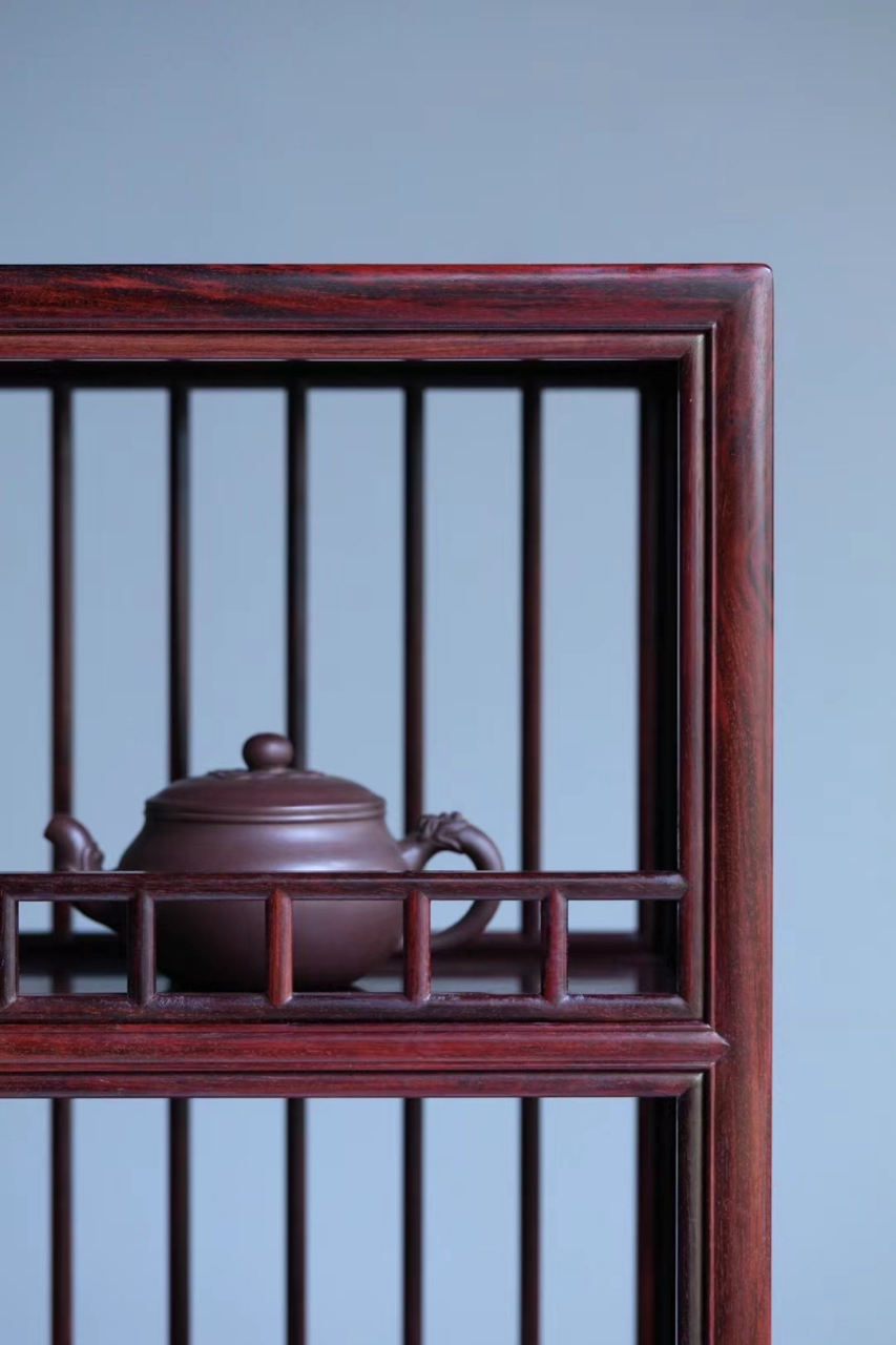 直棂茶柜   小叶紫檀 直棂茶柜稳定老料,开材均整,榫卯结构,攒镶嵌合