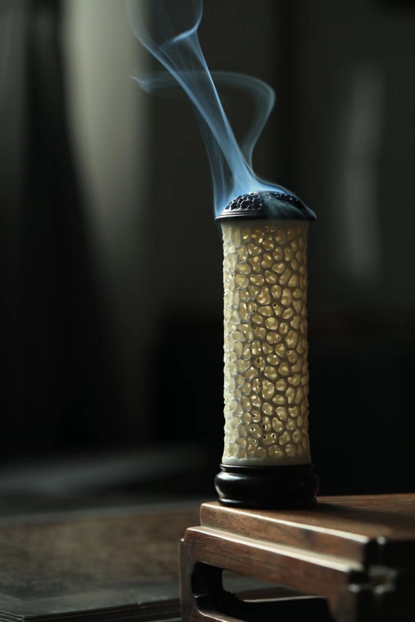 鹿角 香炉 手雕盘根纹理,灵动交织,错综延绵.