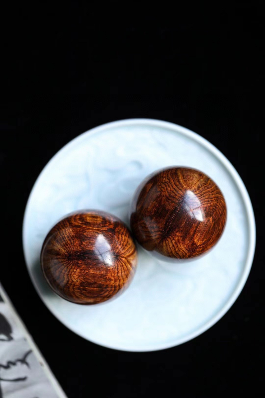 黄花梨 50mm保健球 荧光饱足,纹理瑰丽, 蜘蛛纹对眼,藏级精品.