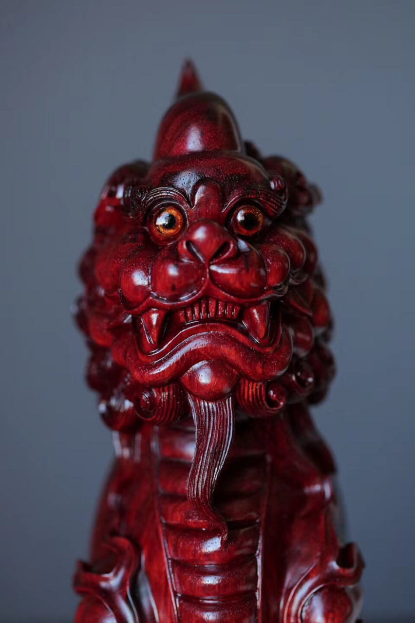 紫檀【貔貅】摆件  招财瑞兽,造型栩栩如生, 貔貅呈坐姿,面部生动霸气