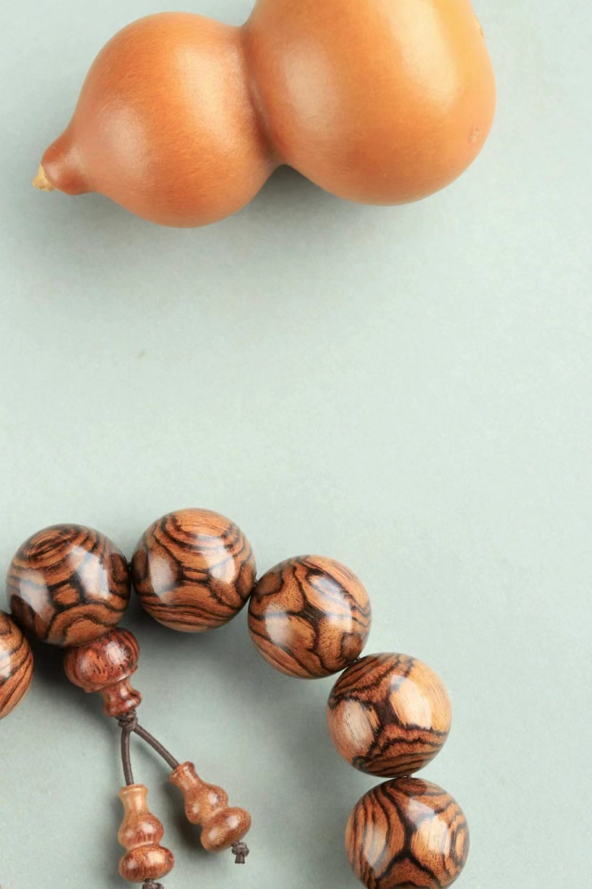 海黄20mm对眼手串 色泽莹润,底色沉稳,天然对眼纹理,颗颗精选,佩戴彰