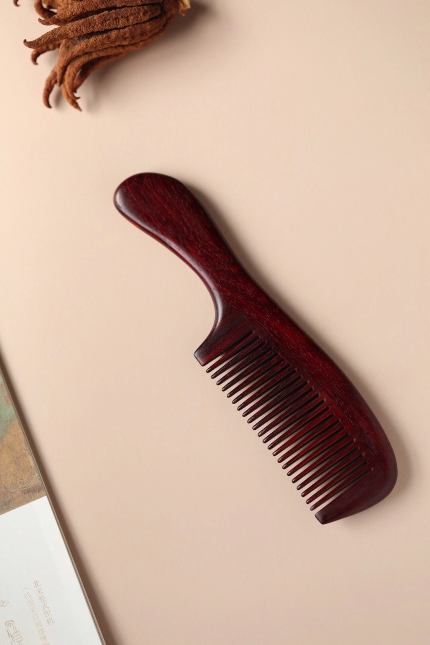 『暗香疏影』紫檀木梳  色泽柔润,华贵典雅, 百宝镶嵌,圆头梳齿,贴合