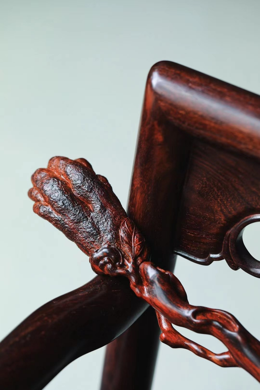 小叶紫檀 佛手如意 择选好料,色泽正典温润.