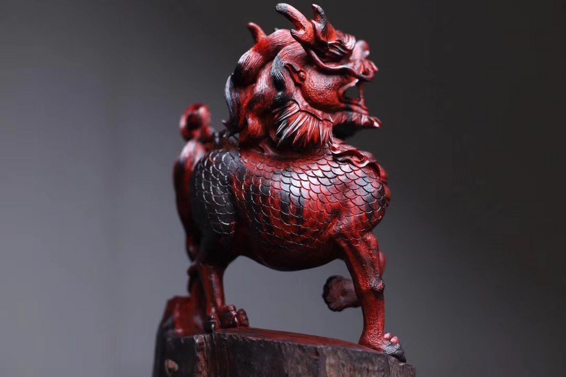 8斤  印度小叶紫檀 野生林高油密老料  整木一体精雕麒麟瑞兽 招吉