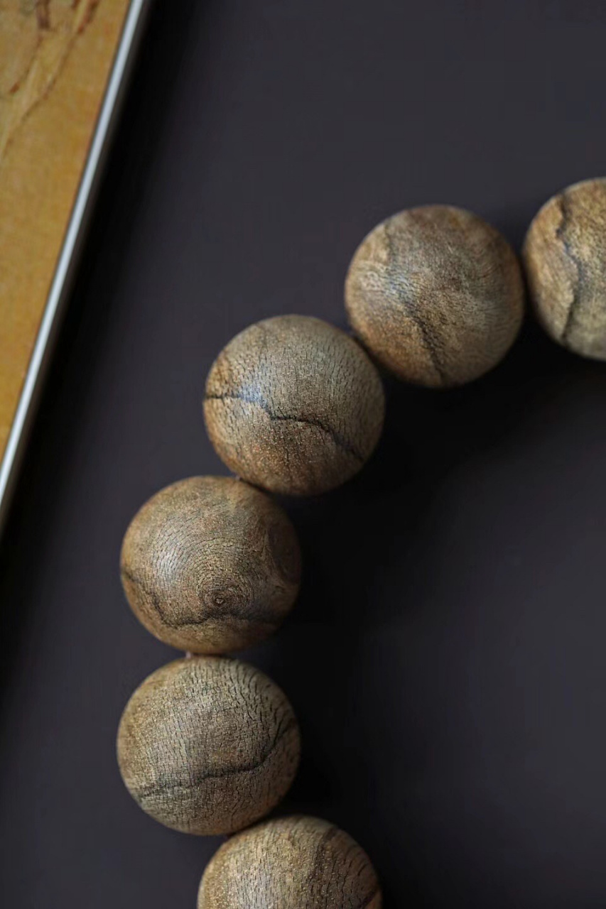 8手串(22~26g)库存7   西马沉香,香韵富有层次而带变化; 清晰黝黑的