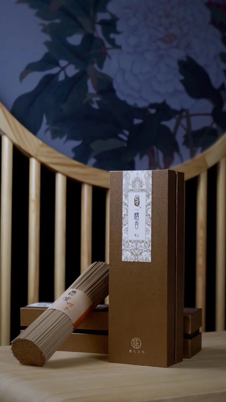 品名:西澳檀香线香 克重:200克/盒 数量:约450支 香韵特点:西澳檀香