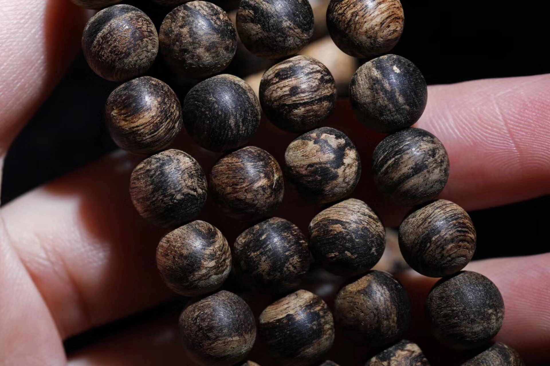 【zj0056dx】九分沉达拉干沉香8mm 重34g  一线产区,油脂丰溢,结油