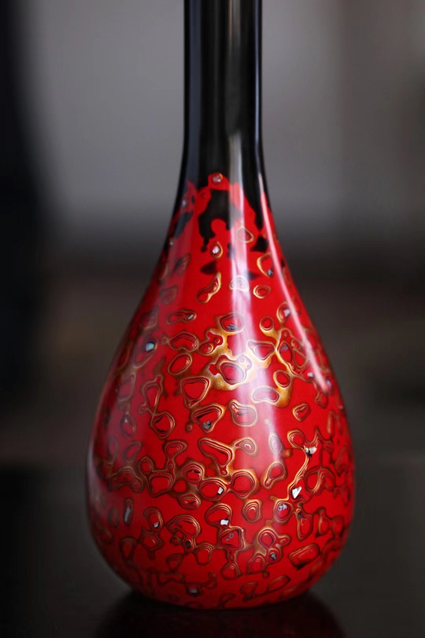 朱砂红大漆 胆瓶  传统大漆工艺,逐层髤饰打磨, 纹理奇美,色华质坚