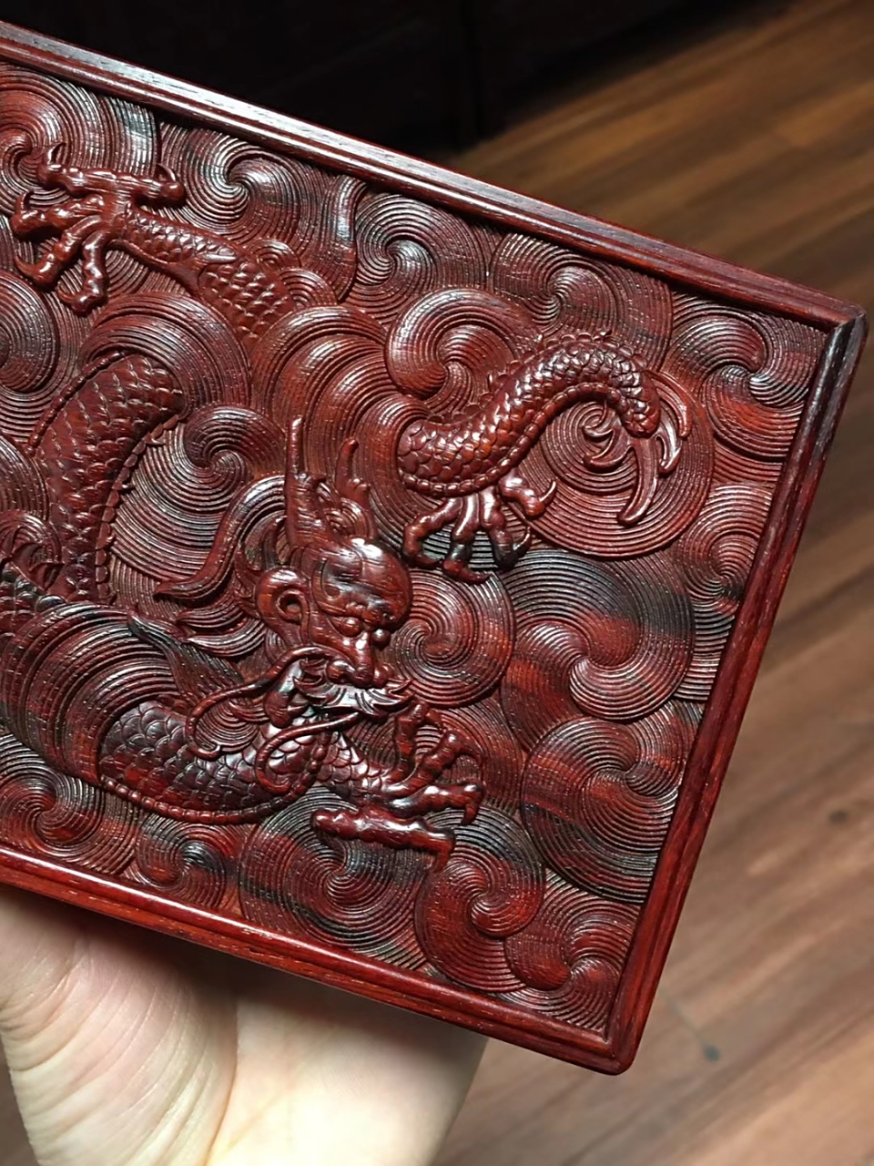 紫檀【龙腾万里】首饰盒  整器精工细雕,正面雕刻龙纹, 龙鳞刻画精细