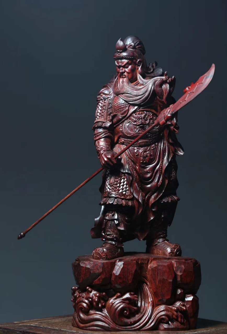 小叶紫檀 | 关公清刀重工造像,须发衣甲皆细,形神气韵俱足,关公横刀迈