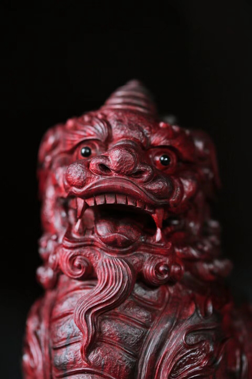 紫檀【貔貅】摆件  招财瑞兽,貔貅呈坐姿, 霸气十足,料质细密, 雕工