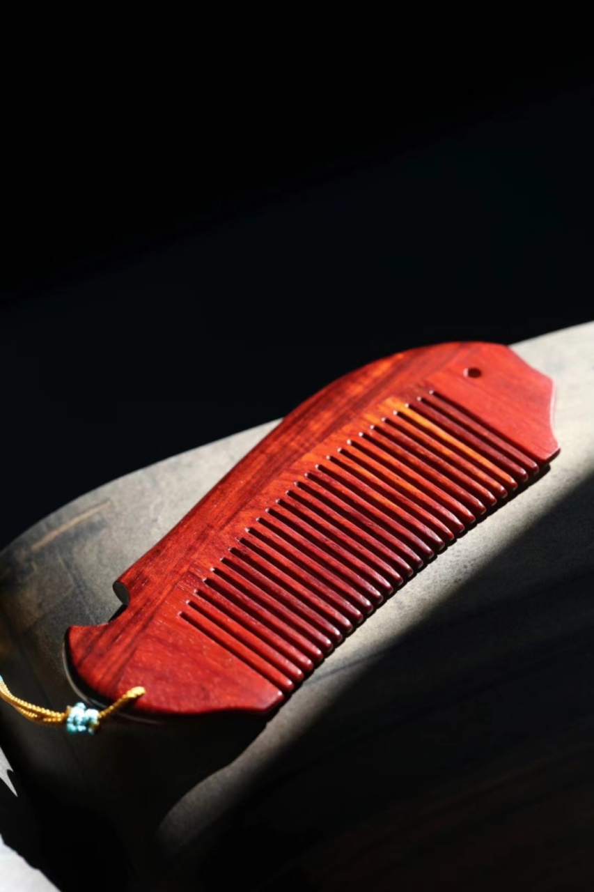 小叶紫檀【一只鱼】木梳  鱼梳榫卯结构,寓"年年有