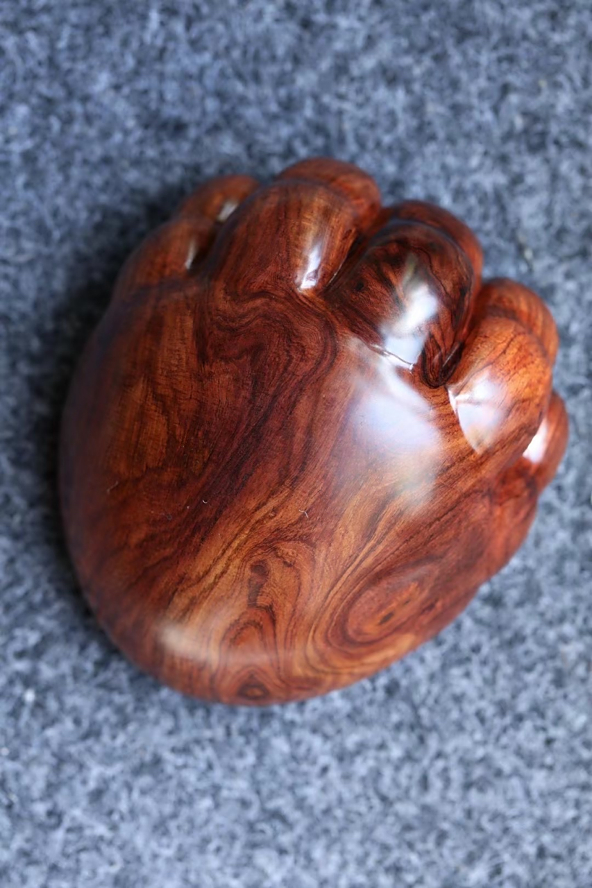 大尺寸,择料优越,质地温润,纹理灵动清晰,莹光饱满