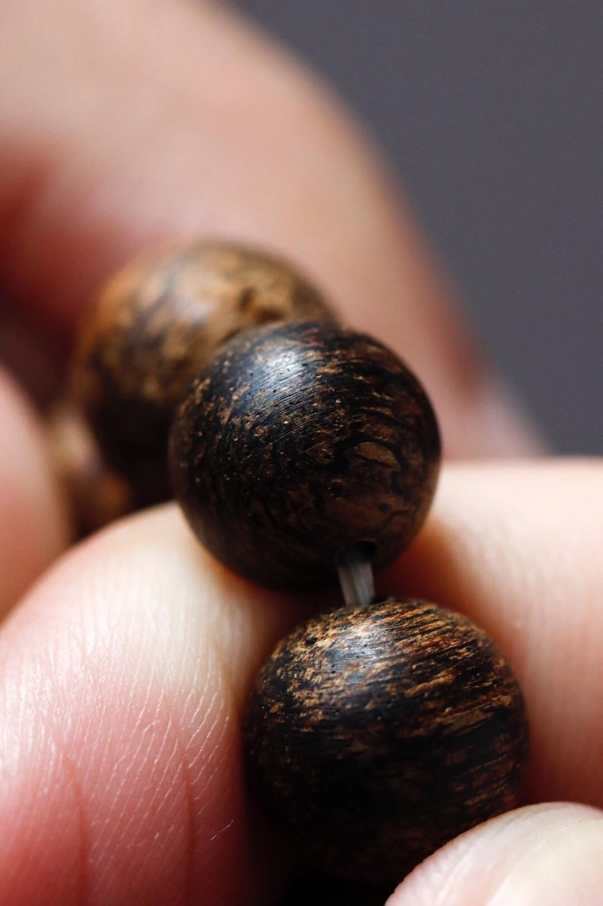 35g  极度稀缺的一线产区,百年老惠安沉香; 全黑油品相,秒沉水,细节