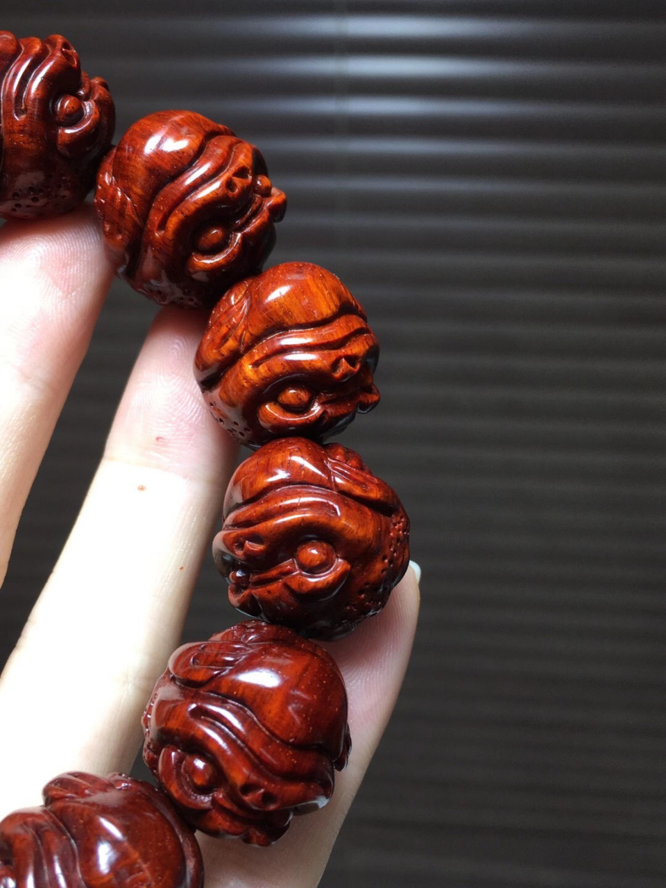 紫檀|2.0金蟾手串   金蟾是瑞祥之物,具有纳福,聚财的寓意.