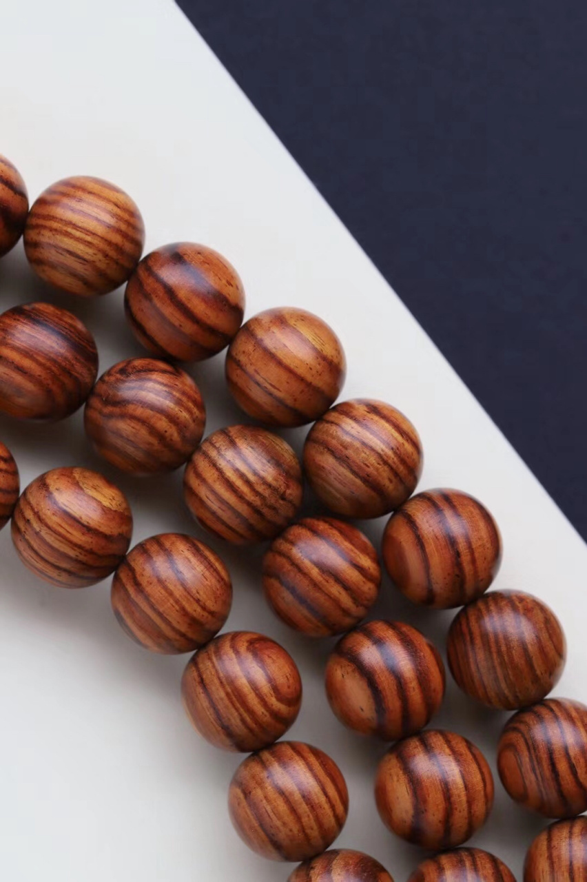 海南黄花梨10mm*108颗念珠 糠梨,经典顺纹,纹理细腻清晰,密度油性高.