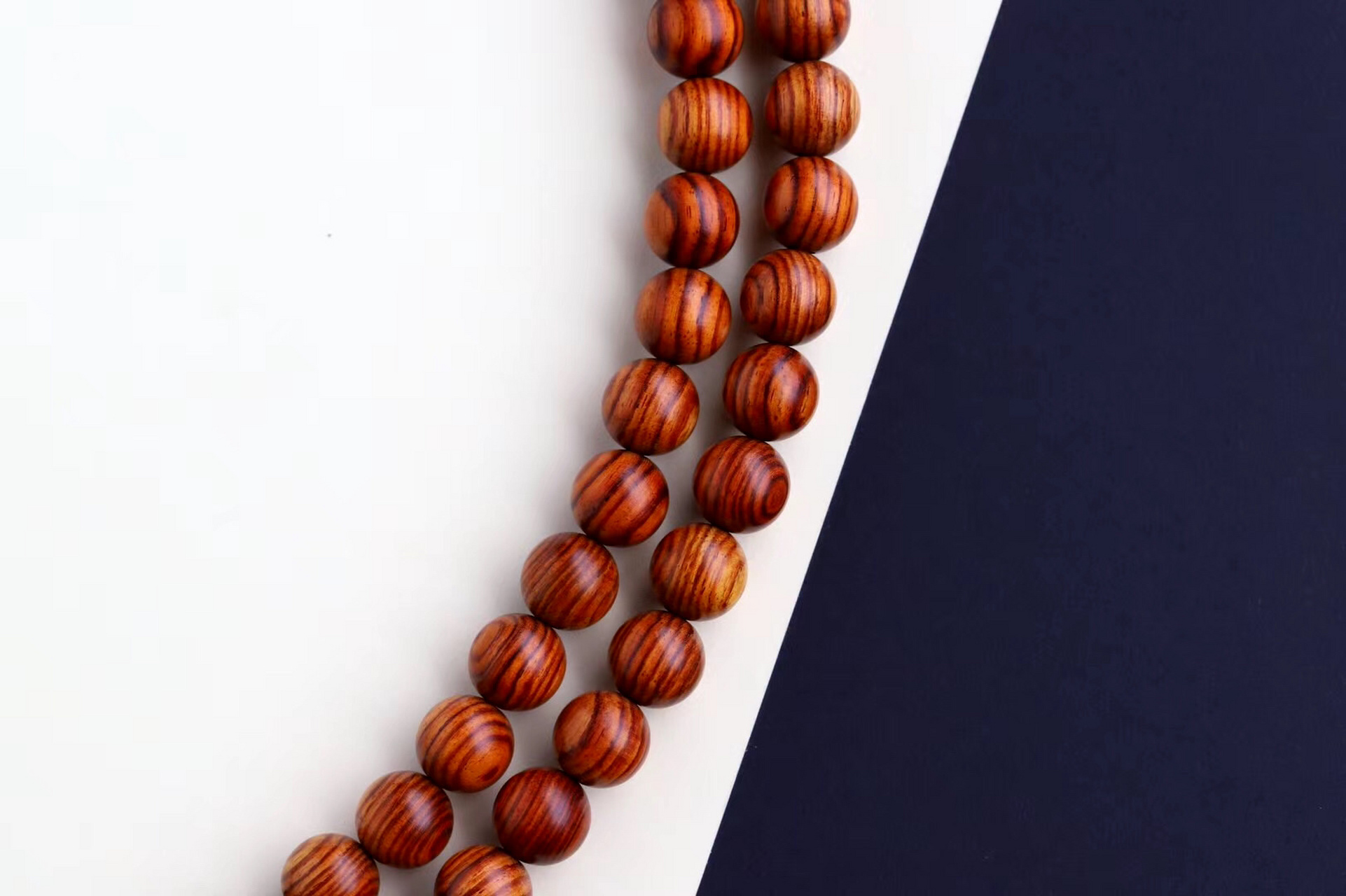 海南黄花梨10mm*108颗念珠 糠梨,经典顺纹,纹理细腻清晰,密度油性高.