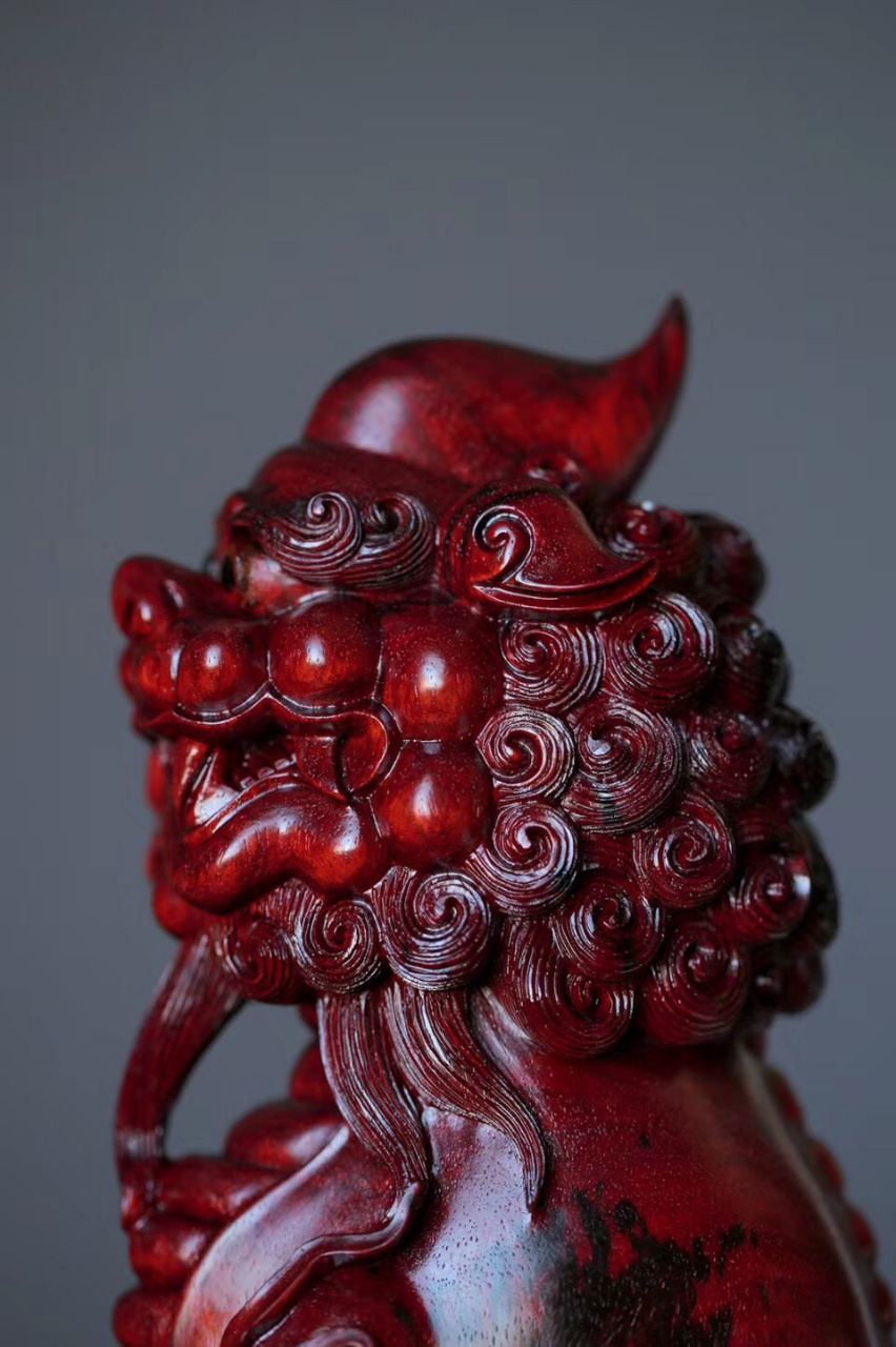 紫檀【貔貅】摆件  招财瑞兽,造型栩栩如生, 貔貅呈坐姿,面部生动霸气