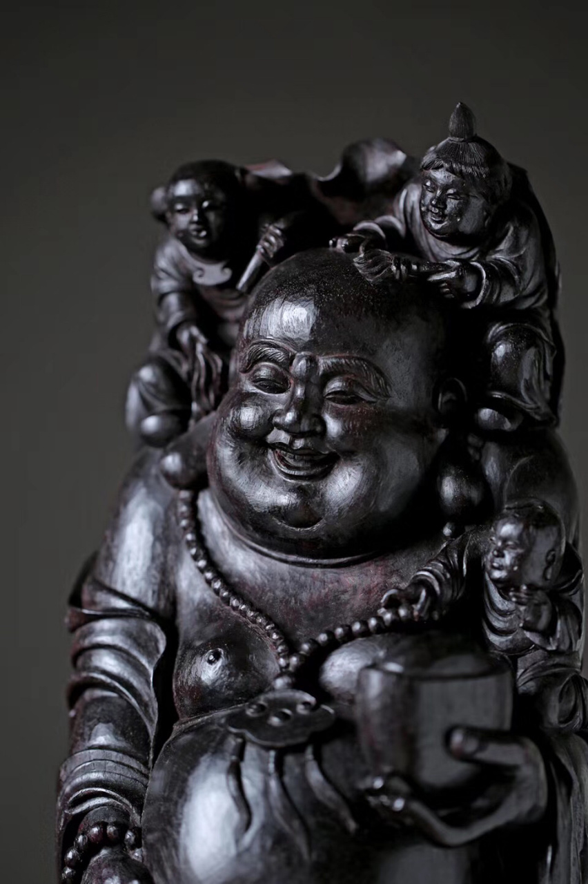 紫檀【六子戏弥勒】摆件  弥勒佛肚大腰圆,赤脚袒胸,左捧金元宝,悠然