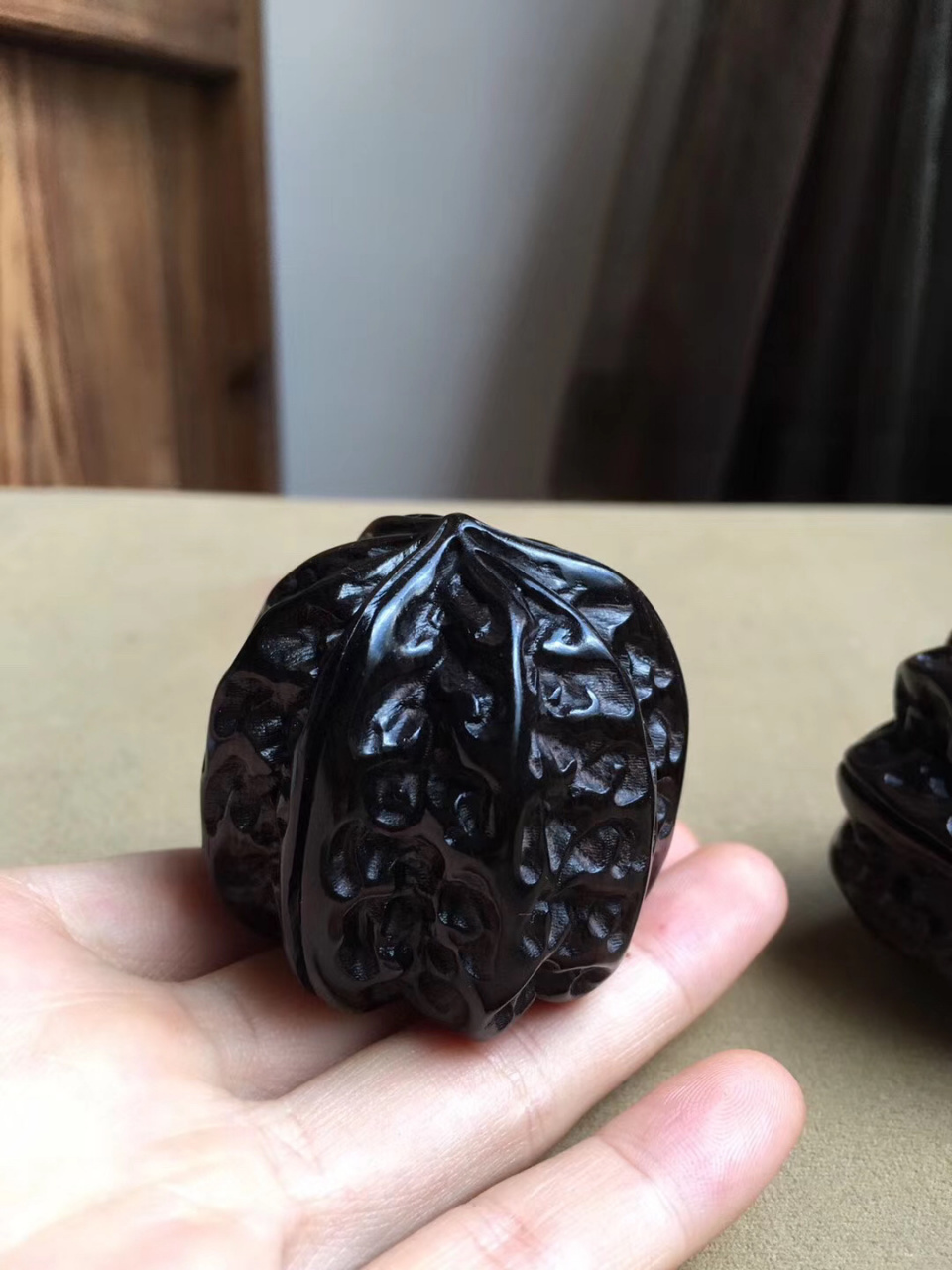 紫光檀·核桃保健球 规格:50mm 重量:144.7g